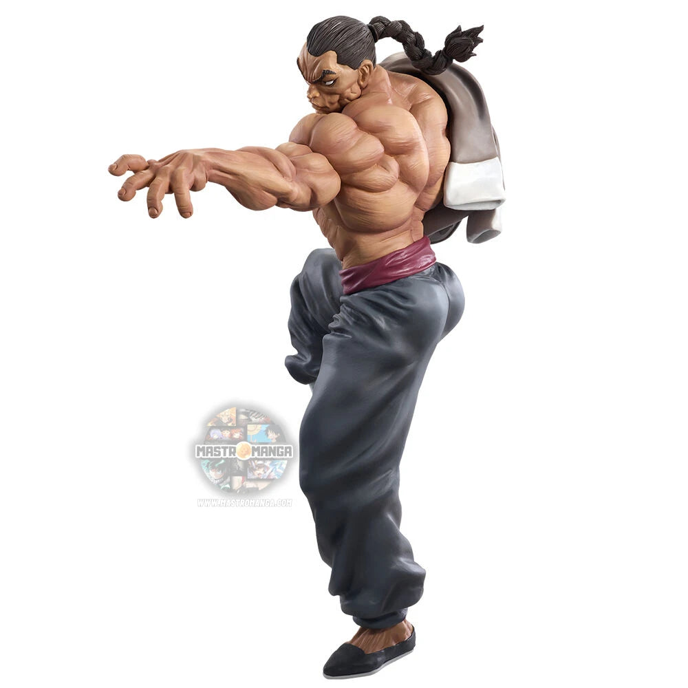 Statua da collezione Ichibansho MASTERLISE di Retsu Kaioh da Baki Hanma, in una posa di Kenpo cinese, con muscolatura scolpita, pantaloni neri tradizionali, scarpe kung fu e lunga treccia nera