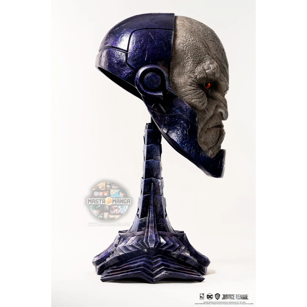 Replica a grandezza naturale della maschera di Darkseid dalla Justice League di Zack Snyder, linea Art Mask di PureArts, con pelle dall'effetto roccioso e base scolpita