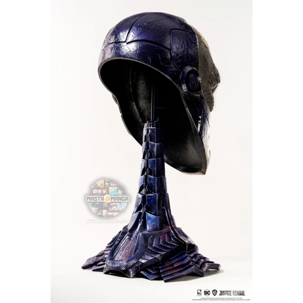 Replica a grandezza naturale della maschera di Darkseid dalla Justice League di Zack Snyder, linea Art Mask di PureArts, con pelle dall'effetto roccioso e base scolpita