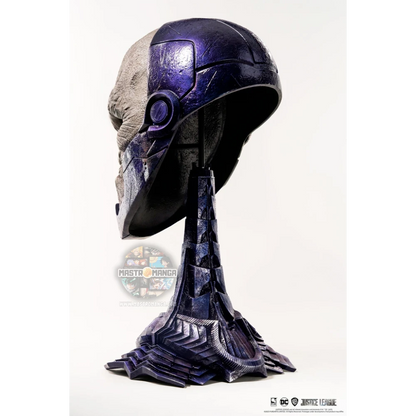 Replica a grandezza naturale della maschera di Darkseid dalla Justice League di Zack Snyder, linea Art Mask di PureArts, con pelle dall'effetto roccioso e base scolpita