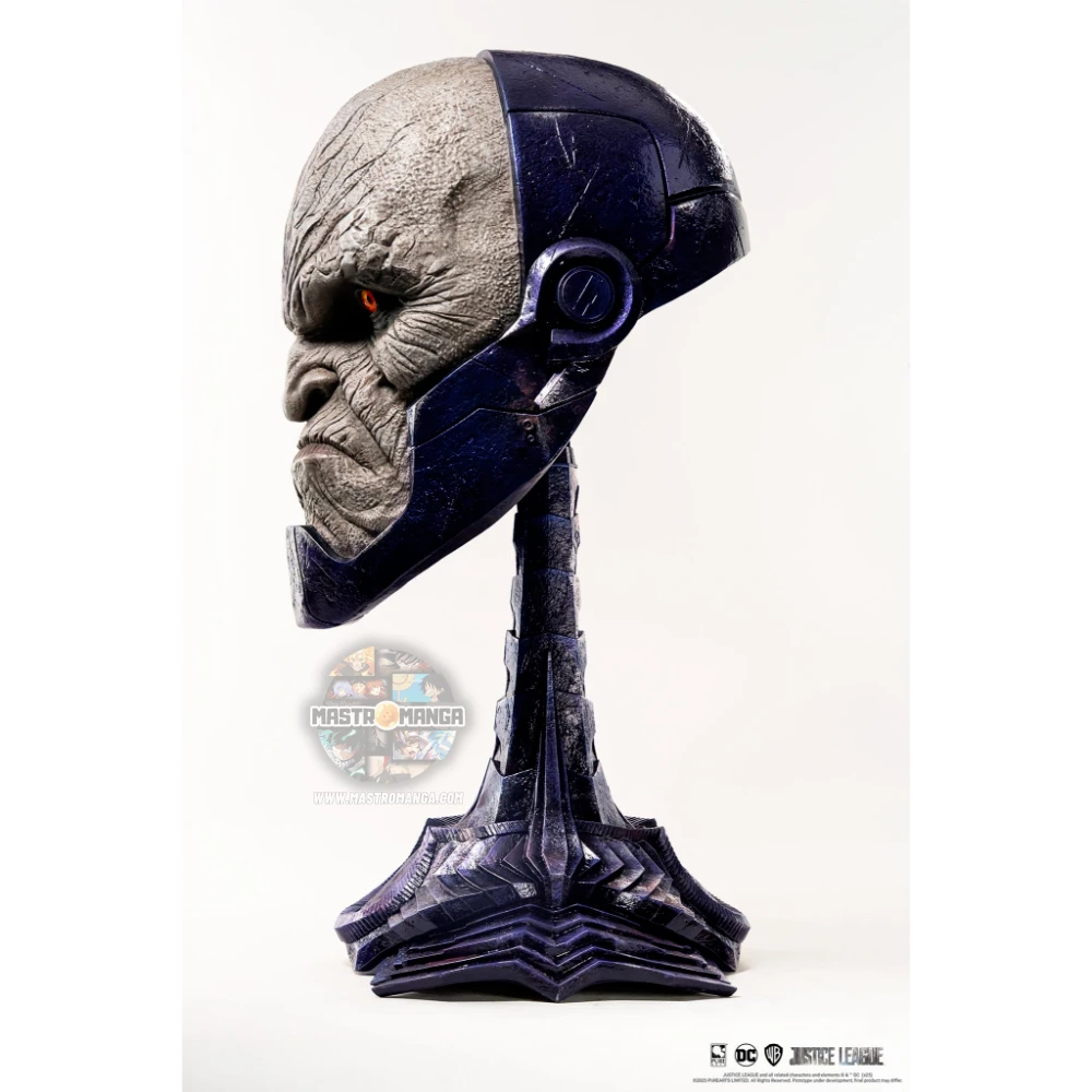 Replica a grandezza naturale della maschera di Darkseid dalla Justice League di Zack Snyder, linea Art Mask di PureArts, con pelle dall'effetto roccioso e base scolpita