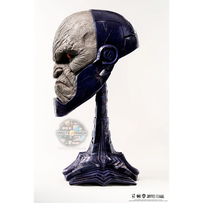 Replica a grandezza naturale della maschera di Darkseid dalla Justice League di Zack Snyder, linea Art Mask di PureArts, con pelle dall'effetto roccioso e base scolpita