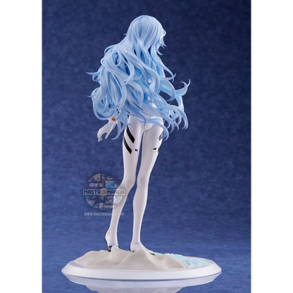 Statua di Rei Ayanami Voyage End dal film Evangelion 3.0+1.0 prodotta da Claynel, raffigurante Rei con i capelli lunghi in una posa eterea su una base ispirata al mare rosso