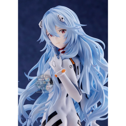 Statua di Rei Ayanami Voyage End dal film Evangelion 3.0+1.0 prodotta da Claynel, raffigurante Rei con i capelli lunghi in una posa eterea su una base ispirata al mare rosso