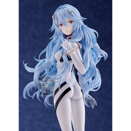 Statua di Rei Ayanami Voyage End dal film Evangelion 3.0+1.0 prodotta da Claynel, raffigurante Rei con i capelli lunghi in una posa eterea su una base ispirata al mare rosso