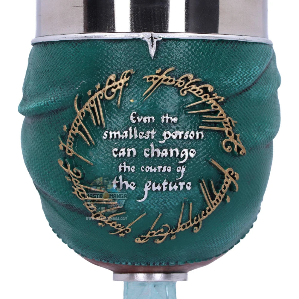 Calice da collezione Frodo Goblet Il Signore degli Anelli Nemesis Now con mantello hobbit e spilla a foglia elfica
