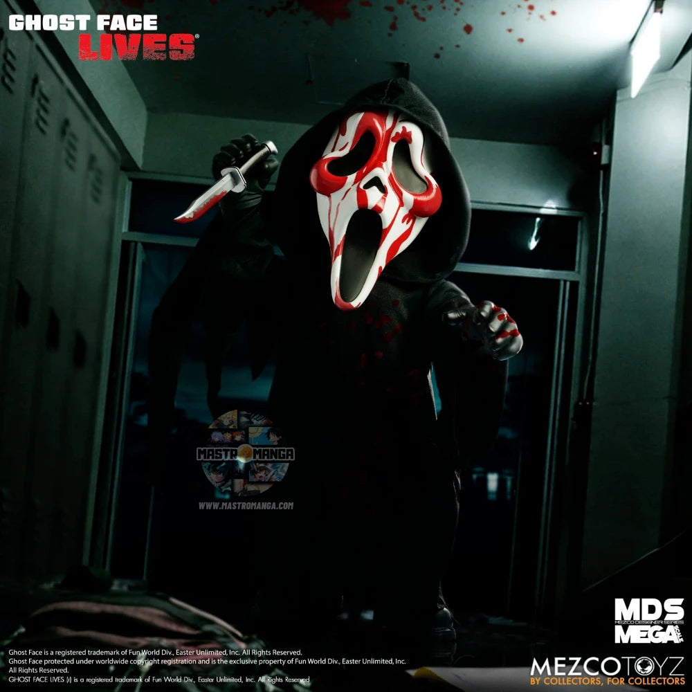Action figure di grandi dimensioni Bloody Ghost Face Mezco Toyz MDS Mega Scale, con maschera bianca sporca di sangue, tunica nera in vero tessuto e coltello da caccia insanguinato