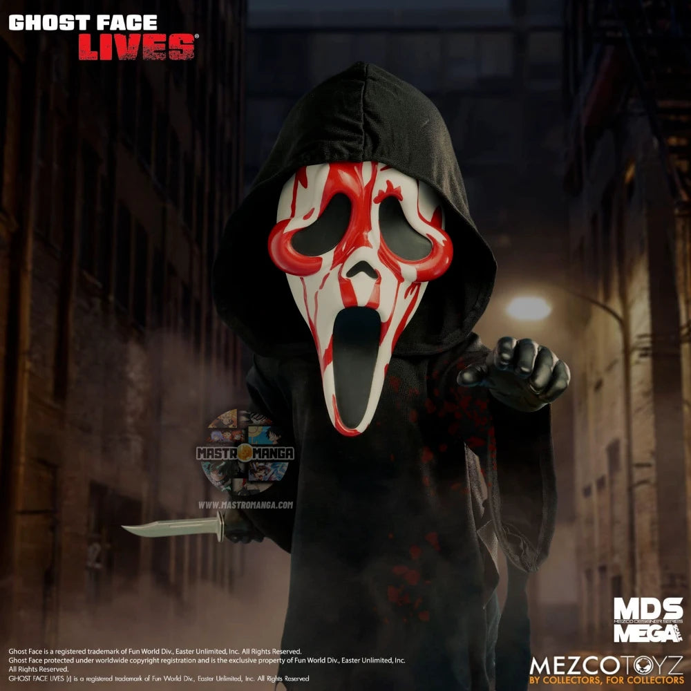 Action figure di grandi dimensioni Bloody Ghost Face Mezco Toyz MDS Mega Scale, con maschera bianca sporca di sangue, tunica nera in vero tessuto e coltello da caccia insanguinato