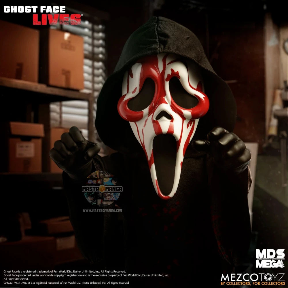 Action figure di grandi dimensioni Bloody Ghost Face Mezco Toyz MDS Mega Scale, con maschera bianca sporca di sangue, tunica nera in vero tessuto e coltello da caccia insanguinato