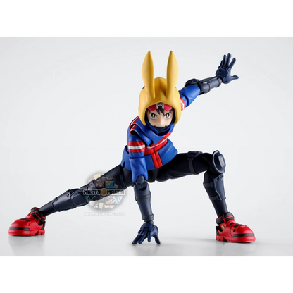 Action figure articolata S.H.Figuarts di Koichi Haimawari da My Hero Academia Vigilantes, con la sua caratteristica felpa gialla con cappuccio, maschera improvvisata ed effetti trasparenti per il Quirk di scivolamento