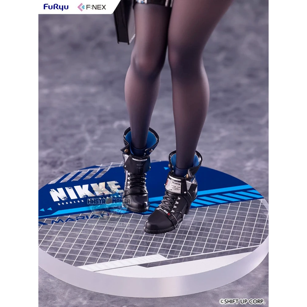 Statua da collezione di Marian dal videogioco Goddess of Victory: NIKKE, scala 1:7 prodotta da F:NEX FuRyu, con la sua divisa militare dettagliata e il fucile d'assalto