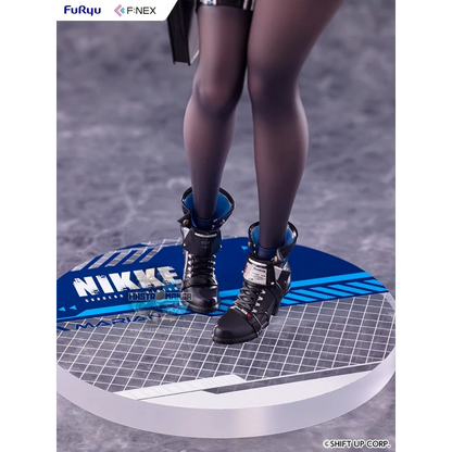 Statua da collezione di Marian dal videogioco Goddess of Victory: NIKKE, scala 1:7 prodotta da F:NEX FuRyu, con la sua divisa militare dettagliata e il fucile d'assalto