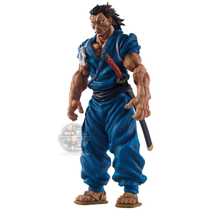 Statua da collezione Ichibansho MASTERLISE di Musashi Miyamoto da Baki Hanma, raffigurato in una posa imponente con muscolatura definita, abiti tradizionali giapponesi e sguardo intenso
