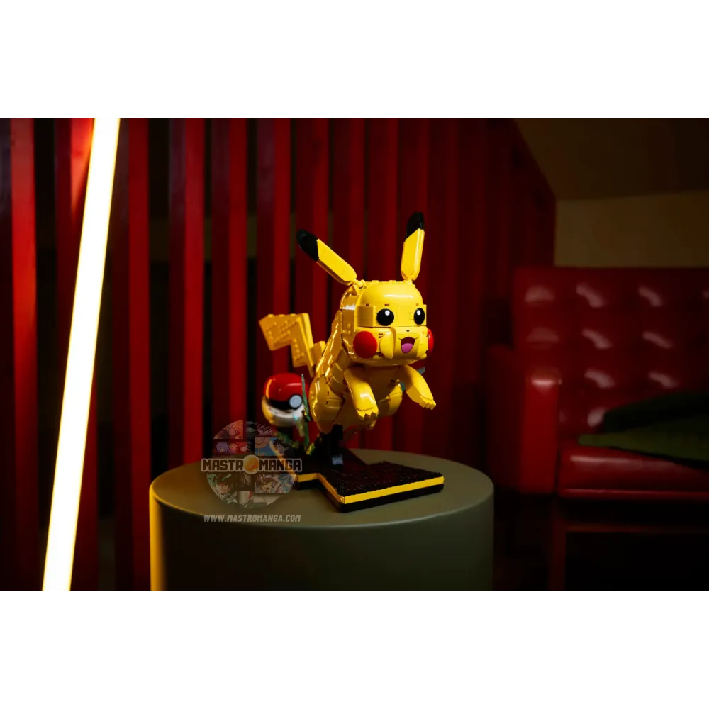 Pikachu & Poké Ball Pokémon LEGO