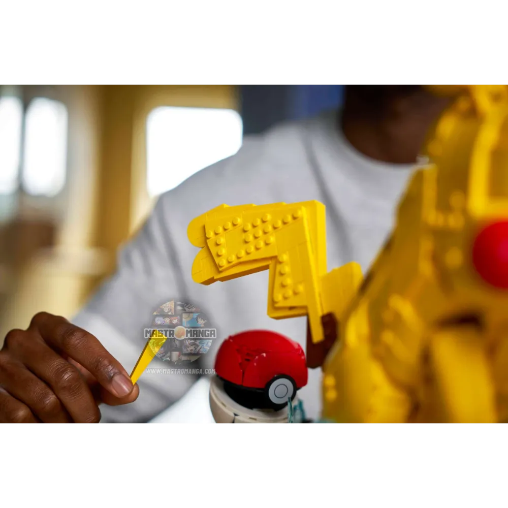 Pikachu & Poké Ball Pokémon LEGO
