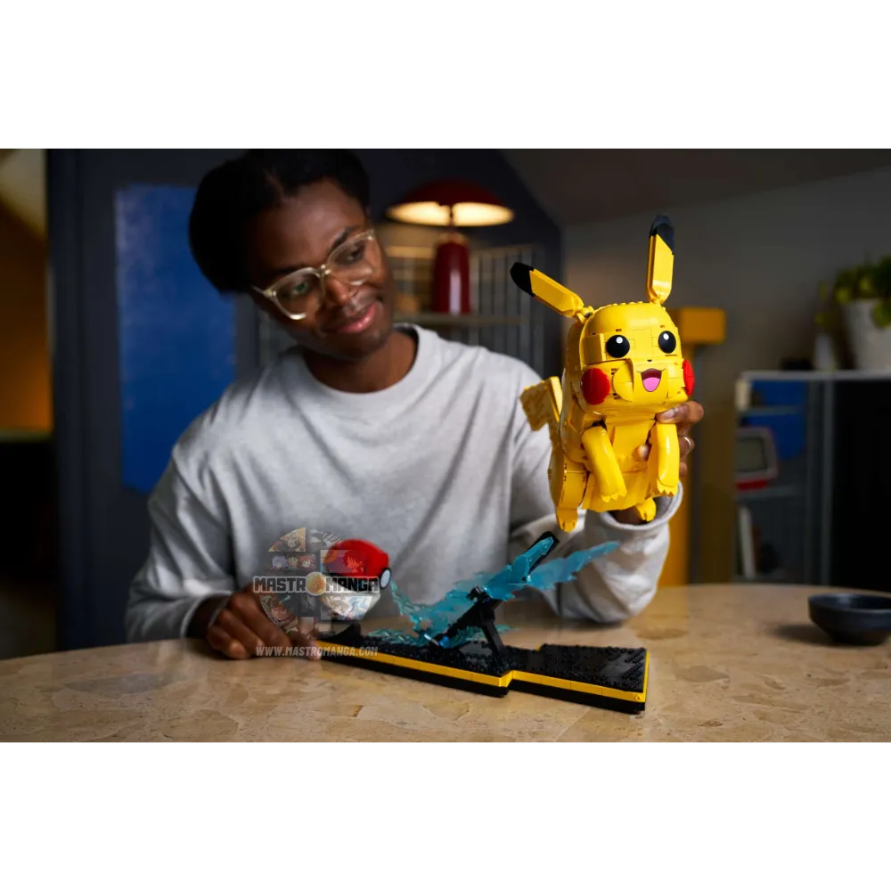 Pikachu & Poké Ball Pokémon LEGO