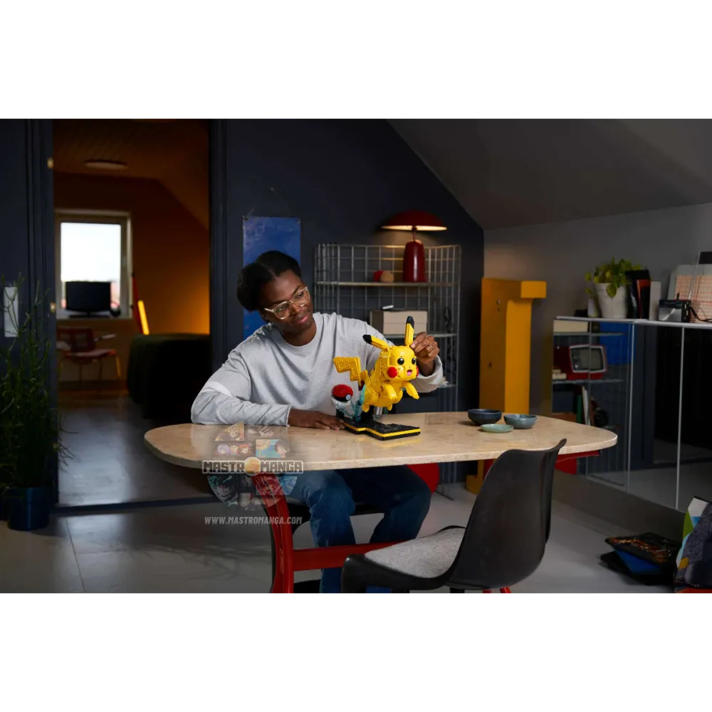 Pikachu & Poké Ball Pokémon LEGO