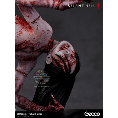 Statua da collezione Kashimashi dal videogioco Silent Hill f prodotta da Gecco, raffigurante una creatura grottesca composta da volti e fiori di giglio ragno rosso