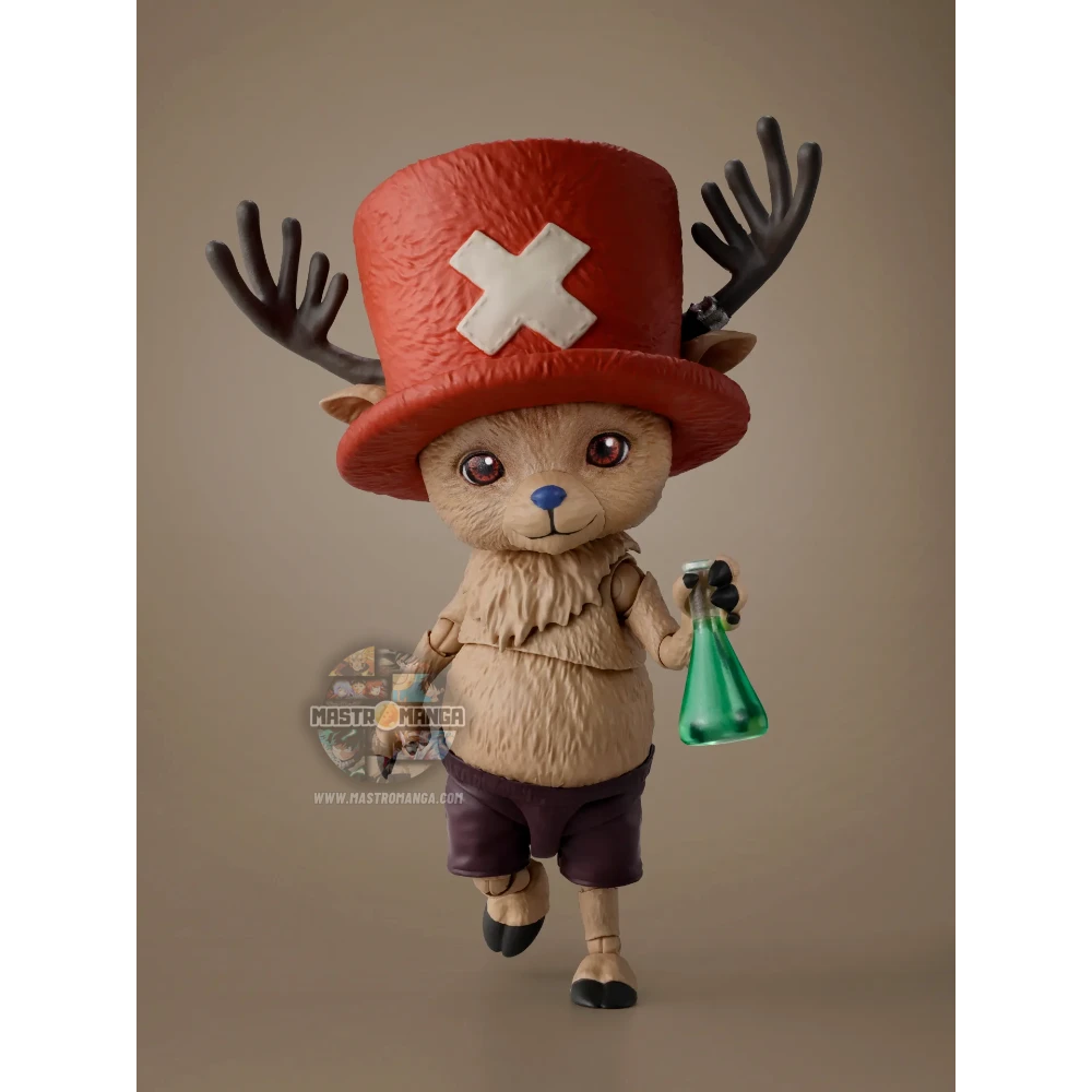 Action figure articolata S.H.Figuarts di Tony Tony Chopper dalla serie Netflix One Piece, con pelliccia testurizzata realistica, cappello rosa con corna sporgenti e zaino azzurro da medico