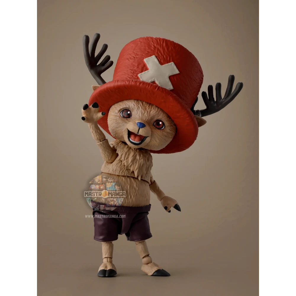 Action figure articolata S.H.Figuarts di Tony Tony Chopper dalla serie Netflix One Piece, con pelliccia testurizzata realistica, cappello rosa con corna sporgenti e zaino azzurro da medico