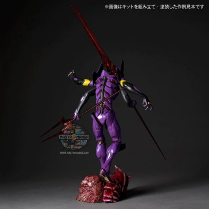 Model kit Artpla Evangelion Unità-13 Last Executioner Kaiyodo in posa imponente con quattro braccia e lance