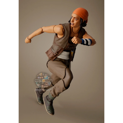 Action figure articolata S.H.Figuarts di Usopp dalla serie Netflix One Piece, con capelli ricci, tuta marrone senza maniche, borsa a tracolla e l'iconica fionda tesa in posizione di tiro